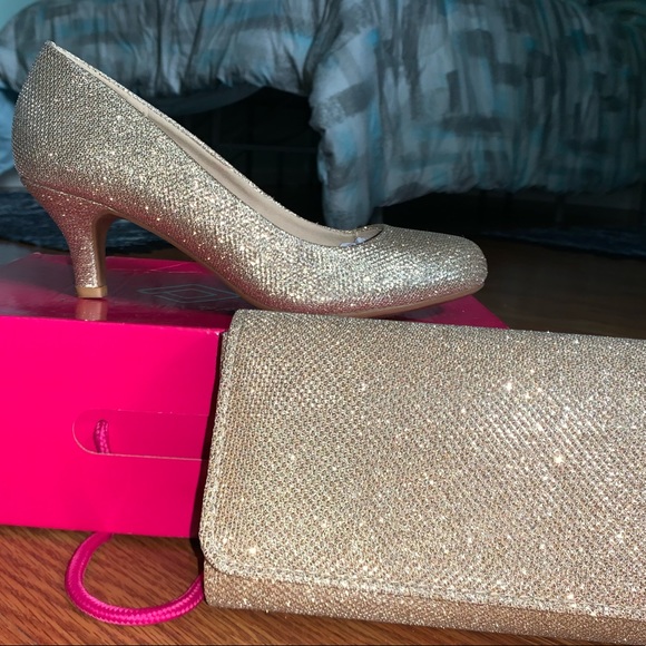 NWOT Estee & Lilly Gold Clutch Purse - Picture 9 of 11